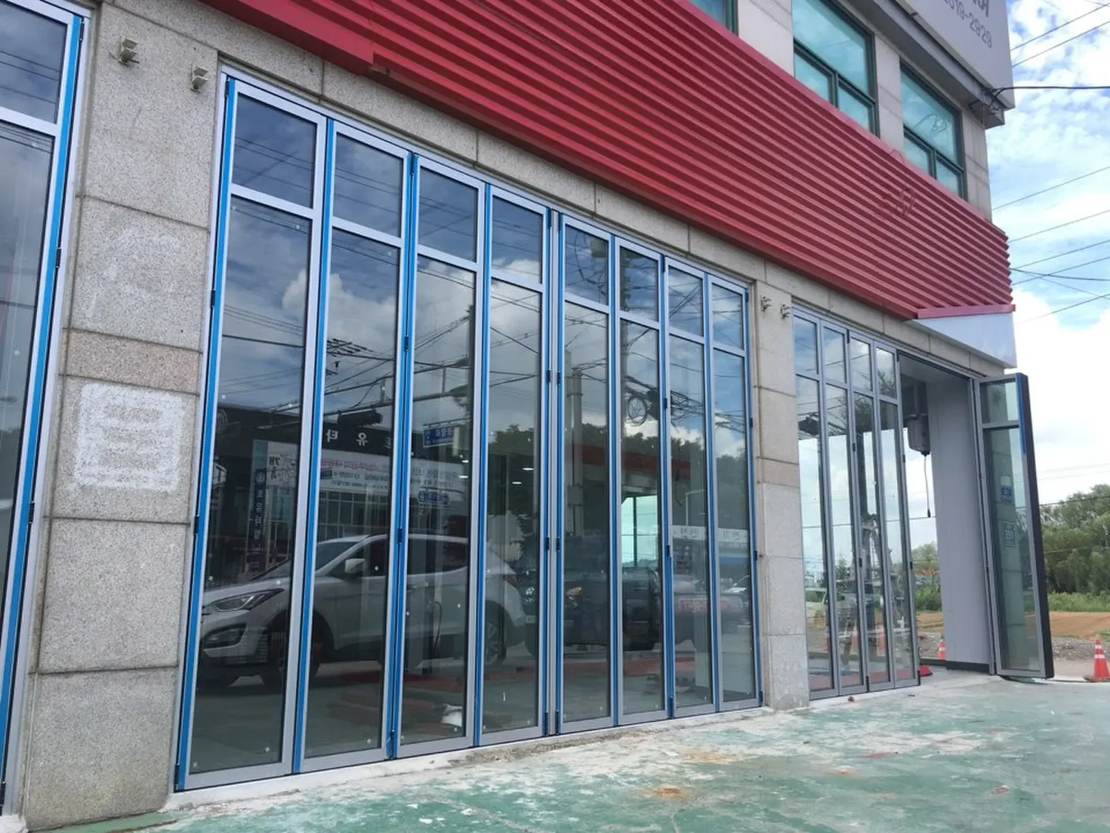 주택 정원 선룸 폴딩도어 설치